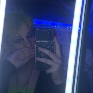 Meet your Posher, Bee